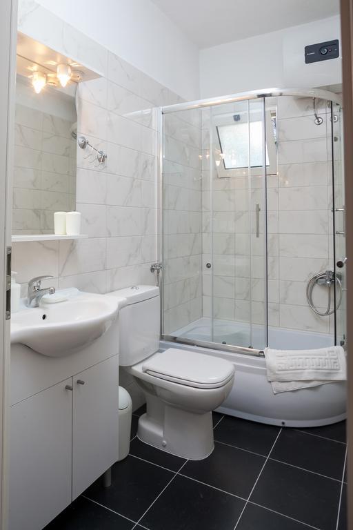 Apartments Fiona - Away From City Crowds Makarska Cameră foto