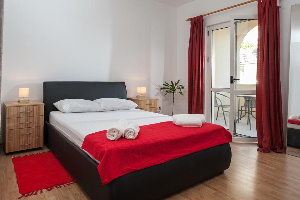 Apartments Fiona - Away From City Crowds Makarska Cameră foto